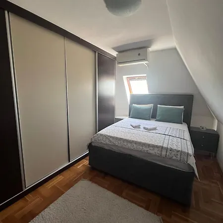 Stan U Strogom Centru Grada Daire *